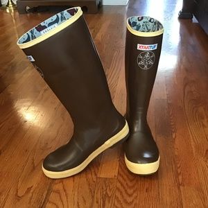 New XtraTuf “Salmon Sisters” Boots, Sz 10
